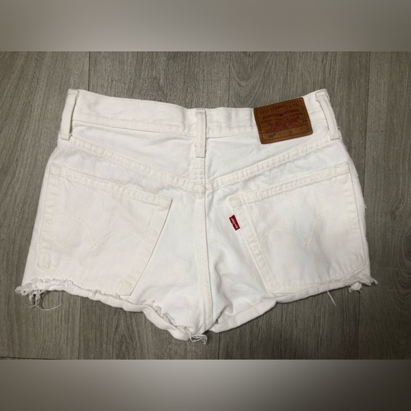 Levi’s 501 White Jean Shorts - Picture 6 of 7